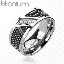 Изображение кольцо титановое в современном стиле с цирконами по диагонали spikes KL-001238